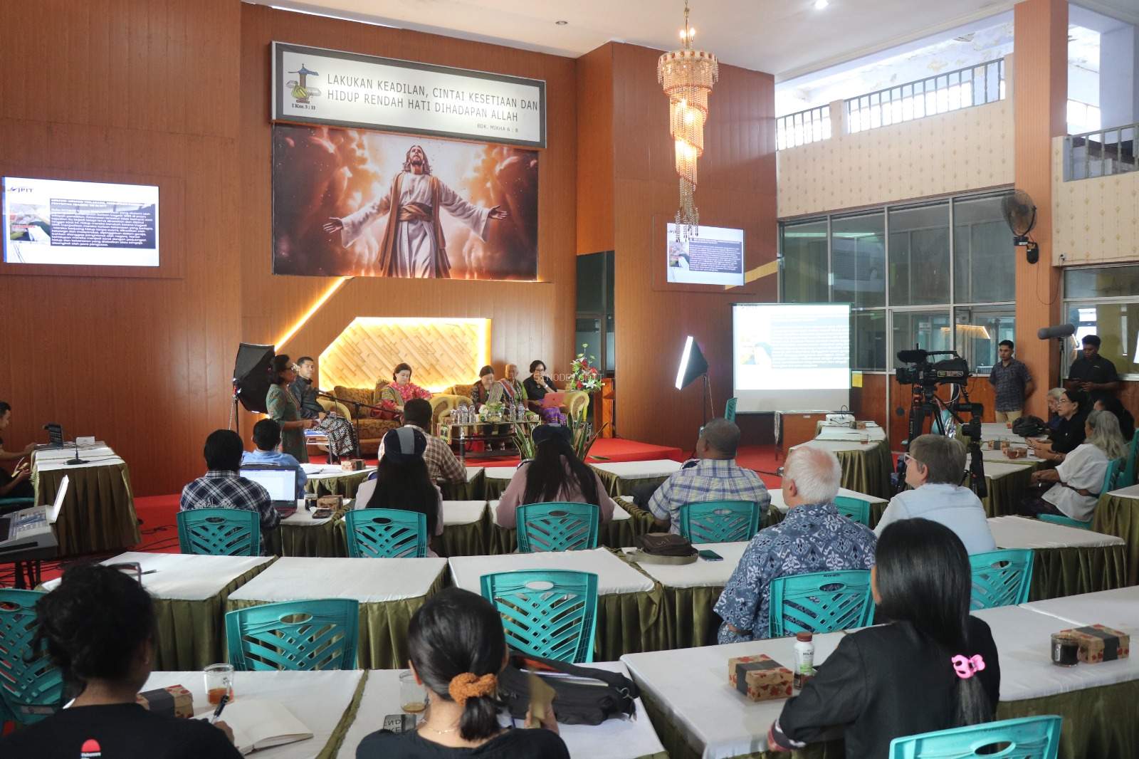 Diskusi publik ”Makna Memorialisasi Situs Kekerasan 65”