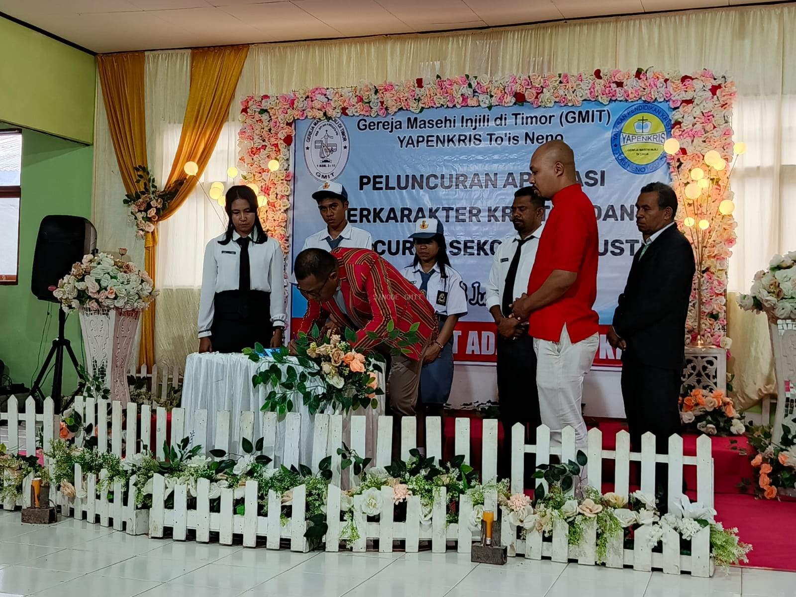 Yapenkris Tois Neno Luncurkan Aplikasi Berkarakter Kristus dan Sekolah Industri