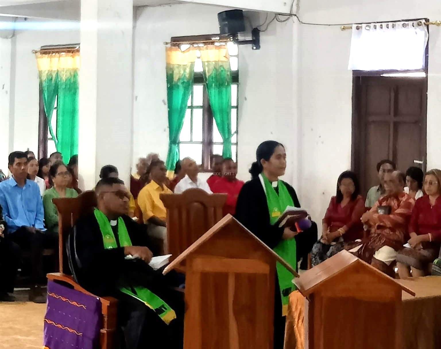 Enam Tahun Bersama Jemaat Betel Sonraen, Pdt. Emlyati Lodang Pindah Ladang Pelayanan ke Fatule’u
