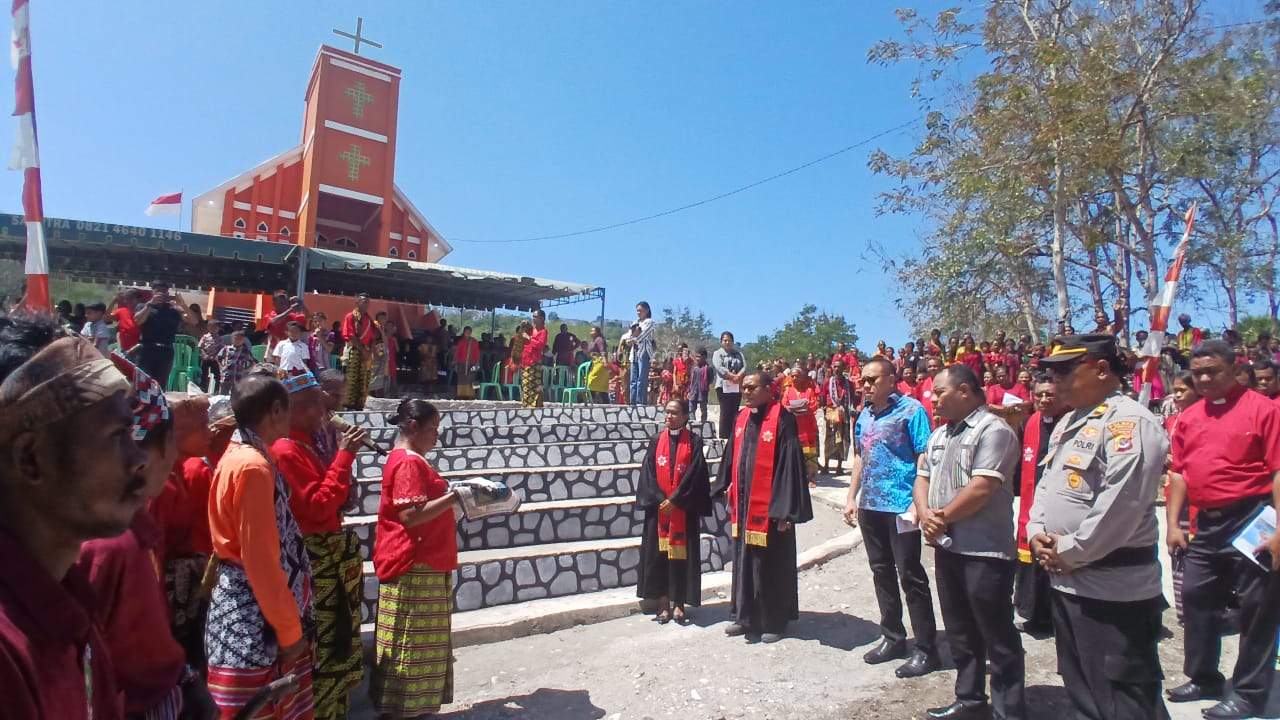 Pembangunan 12 Tahun Berakhir, Gedung Gereja Mahanaim Tua'Aome Diresmikan Majelis Sinode GMIT