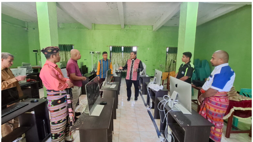 Majelis Sinode GMIT Serahkan Aplikasi Pendidikan Berkarakter Kristus untuk 104 Sekolah Yapenkris Tois Neno