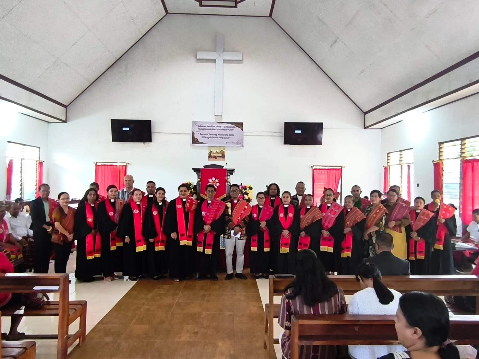 Majelis Sinode GMIT Tahbiskan Gedung Gereja Siloam Oelbioin di Fatuleu