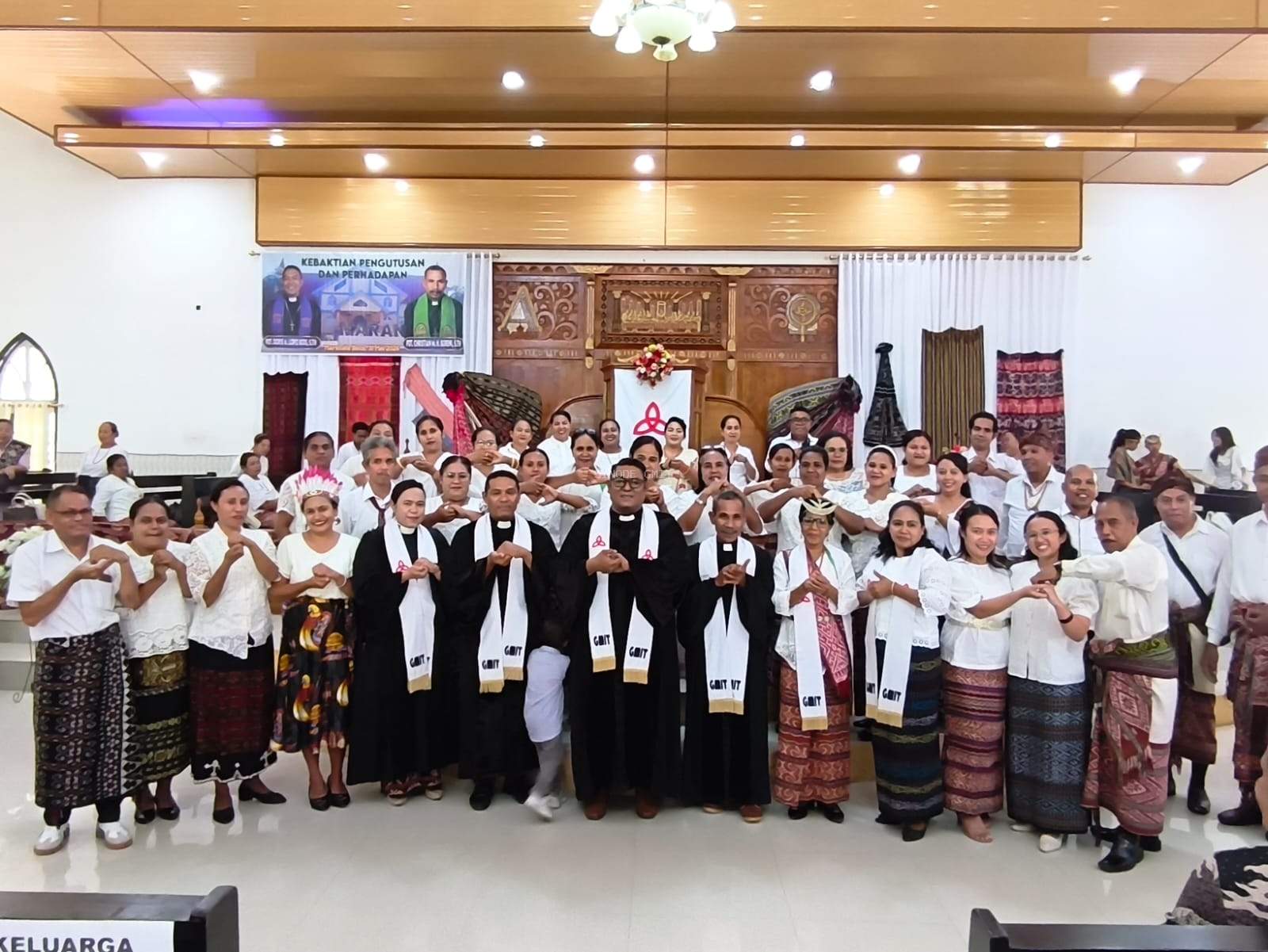 Majelis Sinode GMIT Mutasikan Pdt. Christian Bureni ke Jemaat Maranatha Teunbaun, Gantikan Pdt. Doris Lopo Bois
